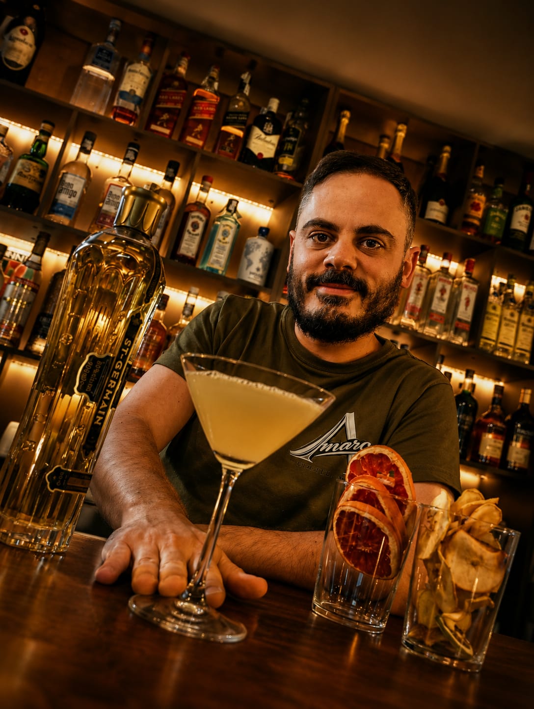Fran, bartender de Amaro Coctels SCQ